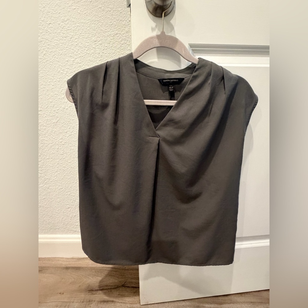 Banana Republic Gray Worktop | XS Petite